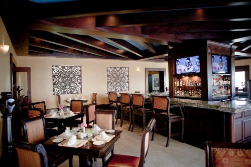 Restoran või mõni muu söögikoht majutusasutuses Montecristo Villas at Quivira Los Cabos -Vacation Rentals