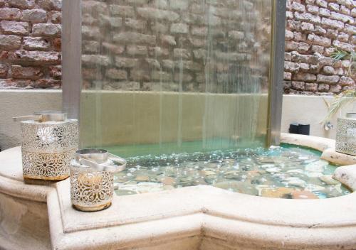 a jacuzziificialificialificialificialificialificialificialificialificialificialificial at San Telmo Suites in Buenos Aires