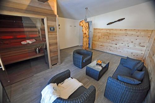 a living room with two chairs and a bed at Landhaus Riesneralm in Donnersbachwald