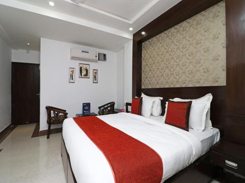 Postel nebo postele na pokoji v ubytování Hotel Samovar by Goyal Hoteleirs