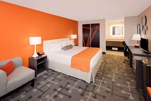 a bedroom with a bed and a desk and a chair at Howard Johnson by Wyndham Florence in Florence