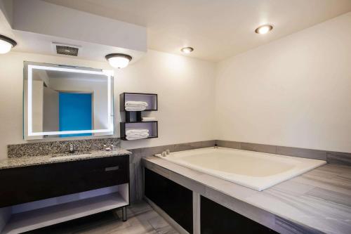 a bathroom with a large tub and a sink at Howard Johnson by Wyndham Blackwood Near Philadelphia in Blackwood