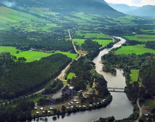an aerial view of a river with a bridge at Toftemo Turiststasjon in Dovre