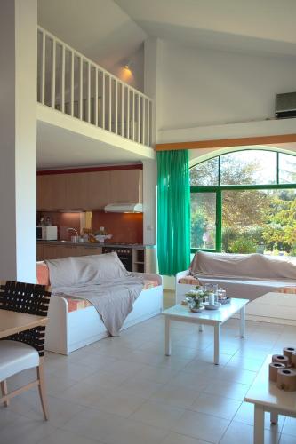 Ένα ή περισσότερα κρεβάτια σε δωμάτιο στο Govino Bay