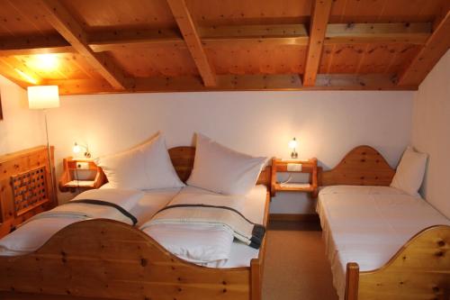 Llit o llits en una habitació de Haus Schönblick