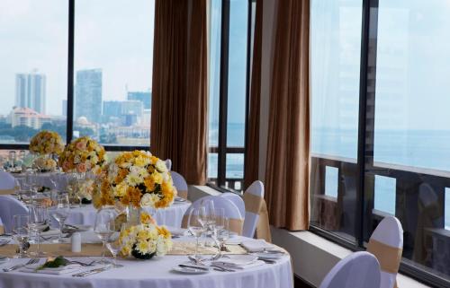 Vue générale sur la mer ou vue sur la mer prise depuis l'hôtel