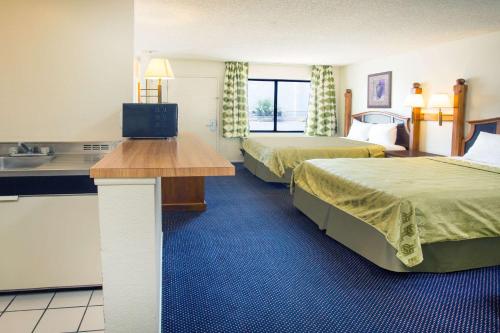 A bed or beds in a room at Travelodge by Wyndham Indio