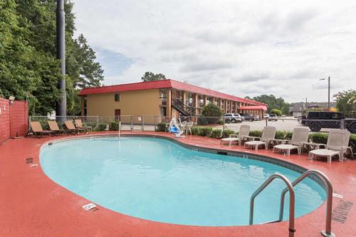 Imagen de la galería de Travelodge by Wyndham Savannah Area/Richmond Hill, en Richmond Hill