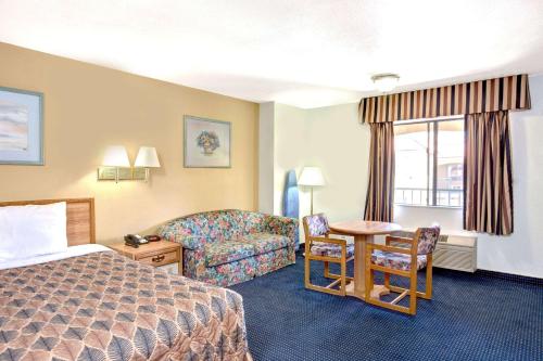 Katil atau katil-katil dalam bilik di Travelodge by Wyndham Banning Casino and Outlet Mall