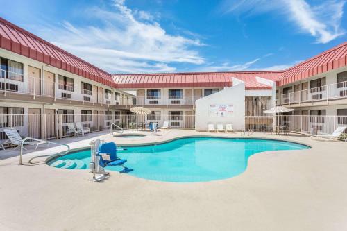 Super 8 by Wyndham Phoenix Metro North – Photos 3