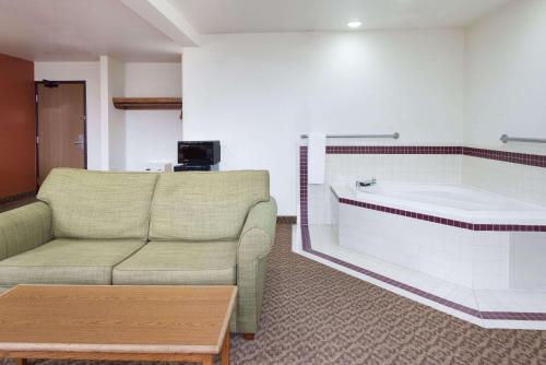 Gallery image of Super 8 by Wyndham Morgantown in Morgantown