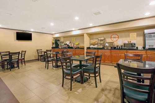 West Farms Hotel – Photos 3