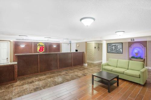Super 8 by Wyndham Austell/Six Flags – Photos 3