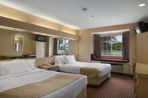 Postel nebo postele na pokoji v ubytování Microtel Inn & Suites by Wyndham Syracuse Baldwinsville