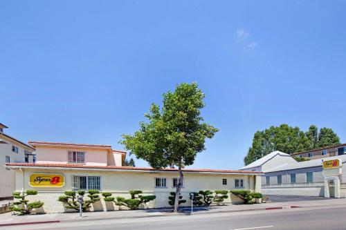 Super 8 by Wyndham Berkeley – Photos 2