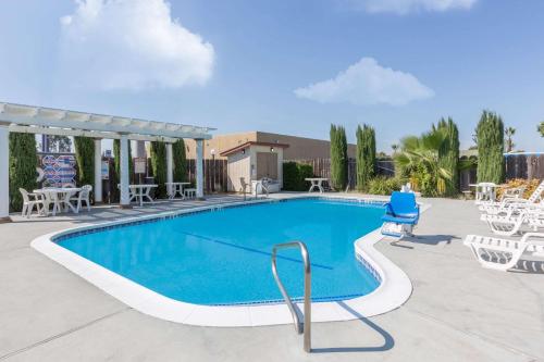 Super 8 by Wyndham Corning – Photos 3