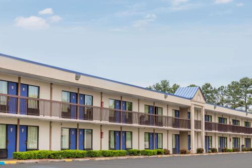 an exterior view of a building with blue windows at Knights Inn - Fredericksburg in Fredericksburg