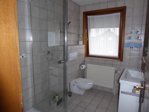 Ванна кімната в Ferienwohnungen im Osterkoog