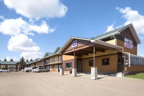 a hotel with a parking lot in front of it at Nice Inn Edmonton in Edmonton