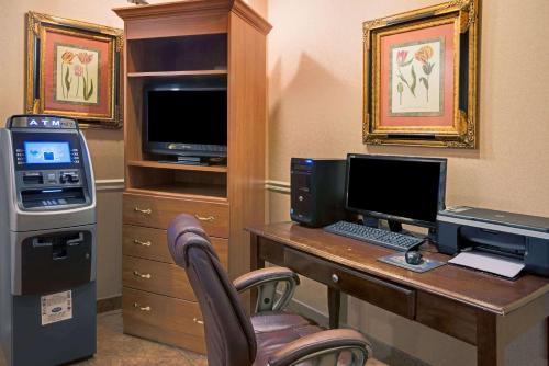 an office with a desk with a computer and a monitor at Travelodge by Wyndham Beckley in Beckley