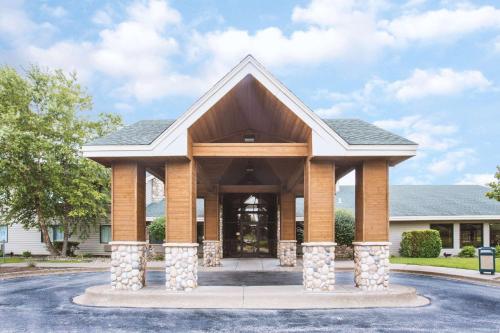 Muka bangunan atau pintu masuk Super 8 by Wyndham Davenport