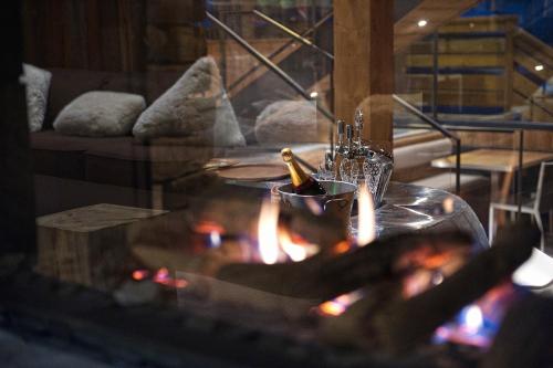 Χώρος καθιστικού στο Hôtel-Chalet Les Ecureuils Restaurant, Piscine, Jardin Garage