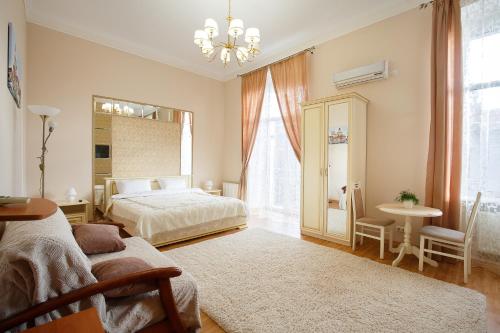 Säng eller sängar i ett rum på Apartment on Sumskaya 46 "Family"