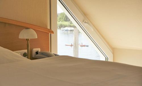 
Ein Bett oder Betten in einem Zimmer der Unterkunft Hotel zur Brücke
