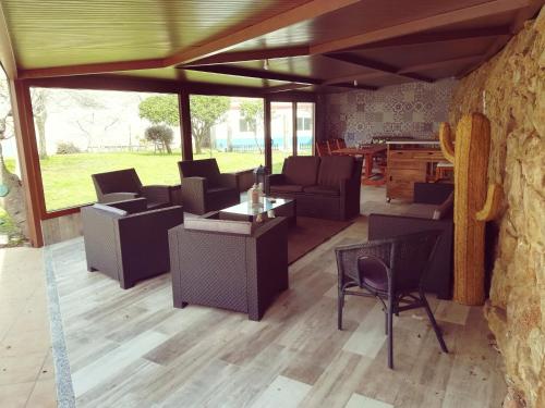 a living room with couches and a table and chairs at Casa Guillan Illa de Arousa in Isla de Arosa