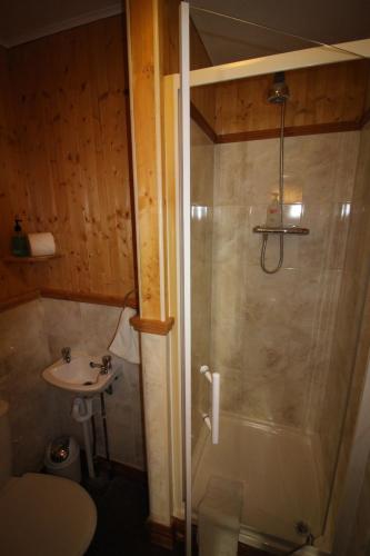 A bathroom at The West Bank Guest House 