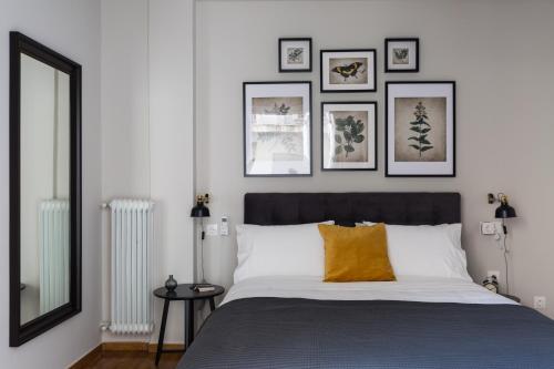 A bed or beds in a room at Chic Flat in the Heart of Athens by UPSTREET