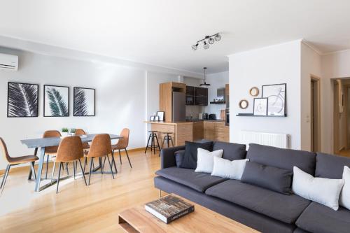 Stylish and Spacious 2BD - Thiseio by UPSTREET