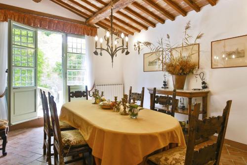 Imagen de la galería de Villa Lorian by Salogi Villas, en Argiano