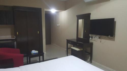 TV a/nebo společenská místnost v ubytování Nuzul Altoot Serviced Apartments