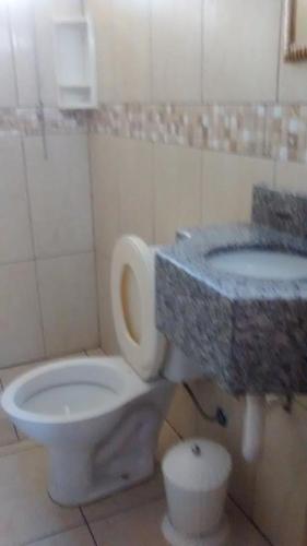 Bilik mandi di Hotel Nobre