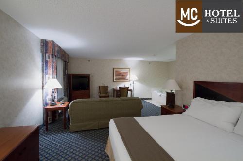 Ένα ή περισσότερα κρεβάτια σε δωμάτιο στο Miles City Hotel & Suites