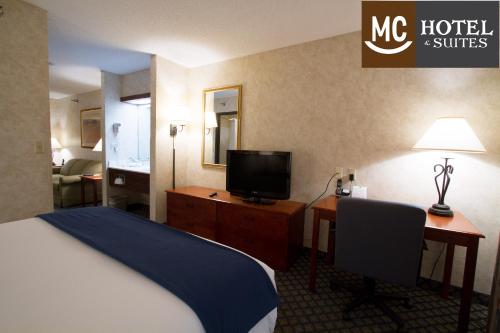 Μια τηλεόραση ή/και κέντρο ψυχαγωγίας στο Miles City Hotel & Suites