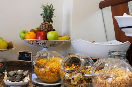 サンタフェにあるInterTower Hotelのカウンター(果物入り)