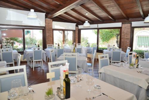 Εστιατόριο ή άλλο μέρος για φαγητό στο Hotel Sardi