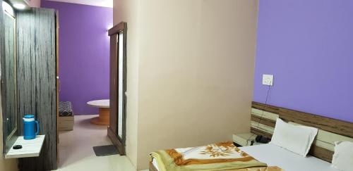 Peaceful and hygienic stay for groups tesisinde bir odada yatak veya yataklar