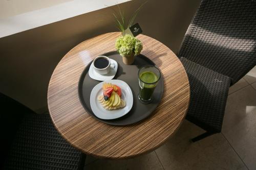 Makanan di atau berdekatan hotel