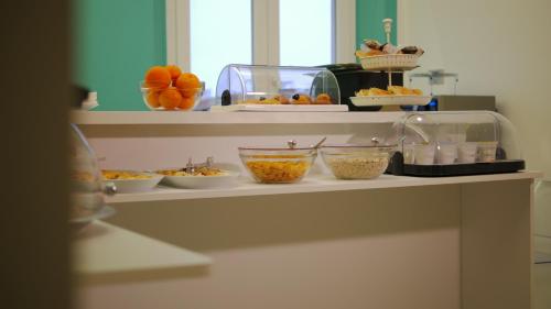 a shelf with bowls of food and other foods at Domus Nova in Reggio Calabria