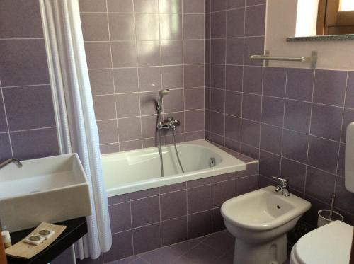 Un baño de Albergo Passepartout