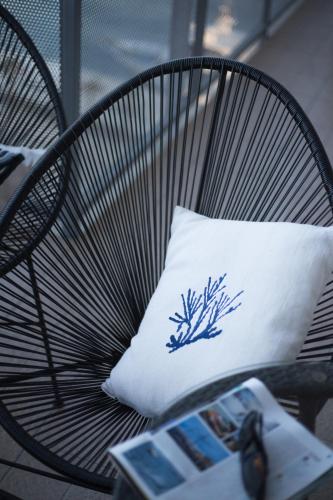 a white pillow sitting on a chair with at B & B La Terrazza sul mare in Portoferraio