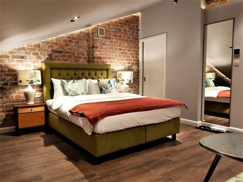 
Łóżko lub łóżka w pokoju w obiekcie SleepWell Apartments Nowy Świat
