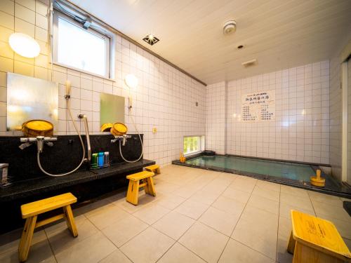 a room with a swimming pool and a swimming pool at Super Hotel Yokkaichi Route 1 in Yokkaichi