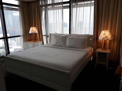 Un pat sau paturi într-o cameră la Bintang Apartment Times Square KL