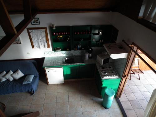 an overhead view of a kitchen with green cabinets at Le Cardinal des Grands Bleus in Saint-Leu