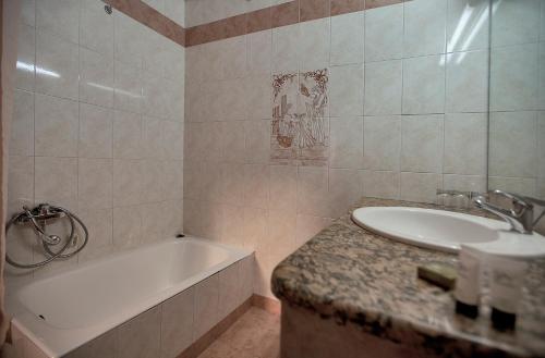 Koupelna v ubytování Epidavria Hotel