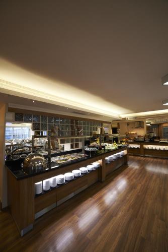 Restaurant ou autre lieu de restauration dans l'établissement Soyic Hotel